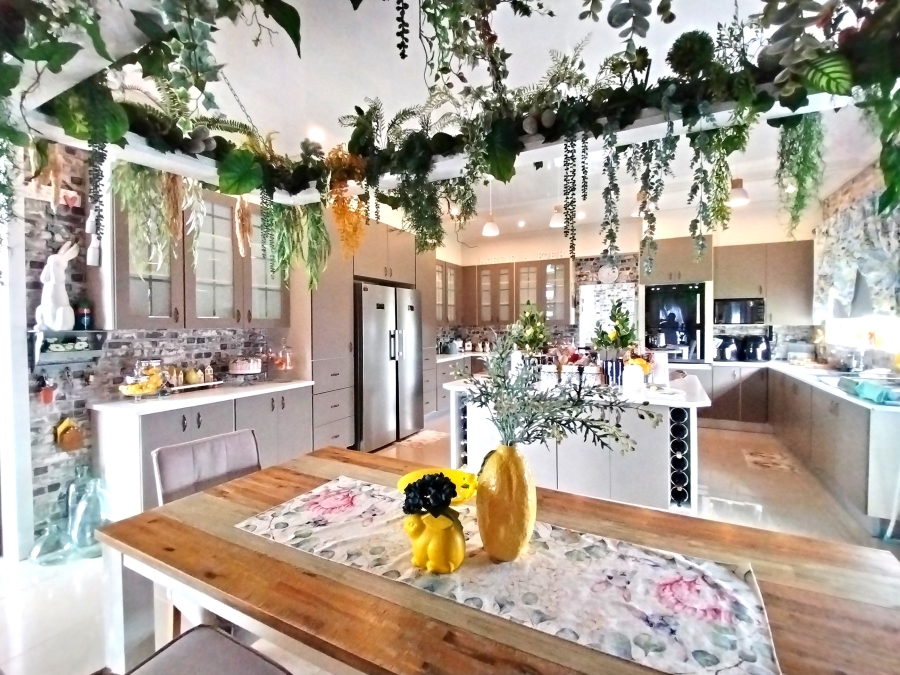 5 Bedroom Property for Sale in Mooinooi North West